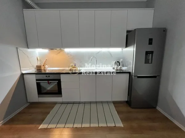 Tirane, jepet me qera apartament 2+1 Kati 3, 70 m² 700 € (Selvia)