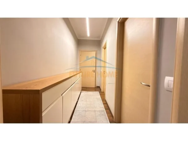 Tirane, jepet me qera apartament 2+1 Kati 7, 11 m² 650 € (rrugen Mikel Maruli)