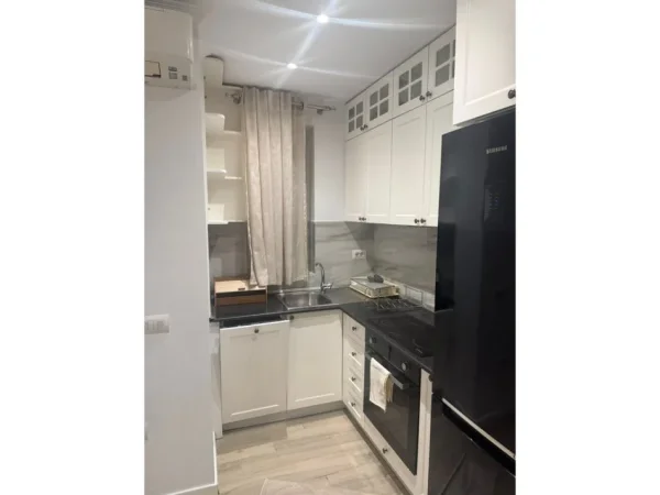 Tirane, jepet me qera apartament Kati 3, 55 m² 500 € (ALI DEM)