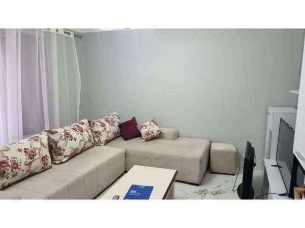 Tirane, jepet me qera apartament 1+1 Kati 1, 57 m² 520 € 