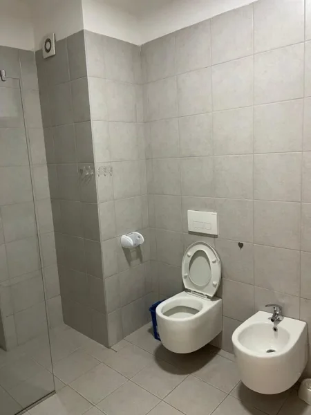 Tirane, jepet me qera apartament 2+1+Ballkon Kati 2, 98 m²