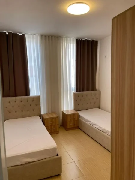 Tirane, jepet me qera apartament 2+1+Ballkon Kati 2, 98 m²