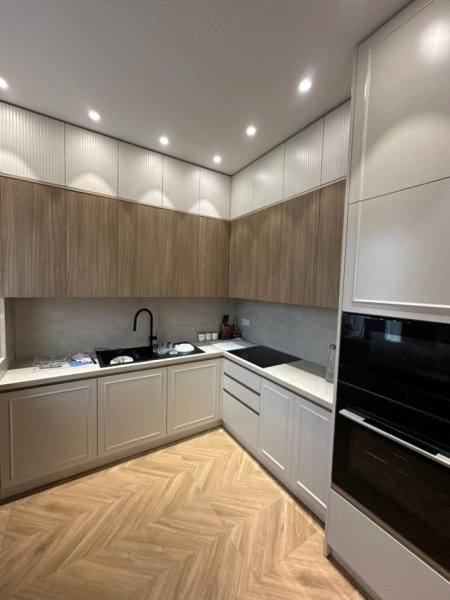 Tirane, shitet apartament 4+1+Ballkon , 225 m² (TEG)