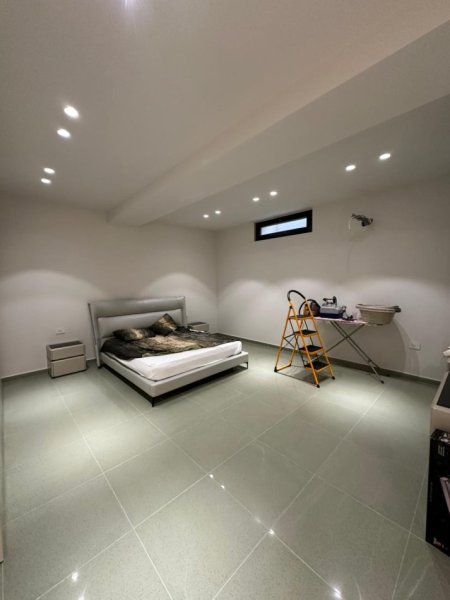 Tirane, shitet apartament 4+1+Ballkon , 225 m² (TEG)