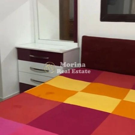 Tirane, jepet me qera shtepi 1+1 Kati 1, 50 m² 300 € (Rruga 5 Maji)