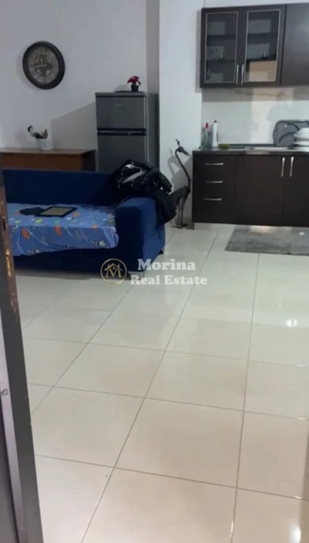 Tirane, jepet me qera shtepi 1+1 Kati 1, 50 m² 300 € (Rruga 5 Maji)