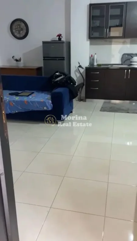 Tirane, jepet me qera shtepi 1+1 Kati 1, 50 m² 300 € (Rruga 5 Maji)