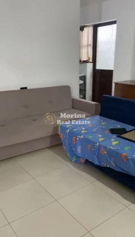 Tirane, jepet me qera shtepi 1+1 Kati 1, 50 m² 300 € (Rruga 5 Maji)