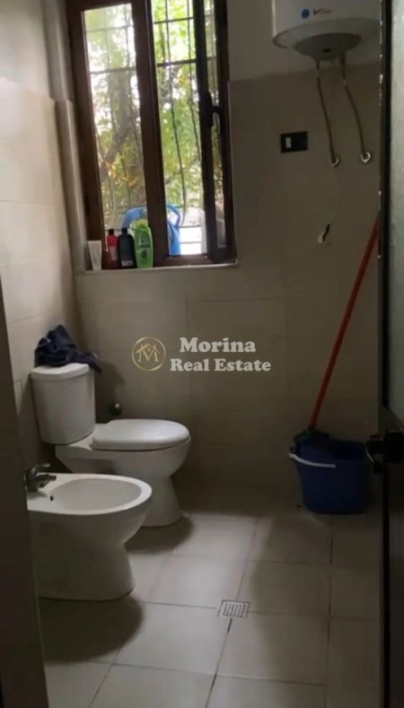 Tirane, jepet me qera shtepi 1+1 Kati 1, 50 m² 300 € (Rruga 5 Maji)