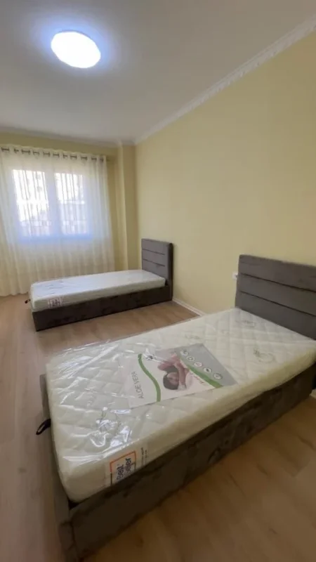 Tirane, jepet me qera apartament 2+1+Ballkon Kati 4, 95 m² 530 € (Grand Gallery)