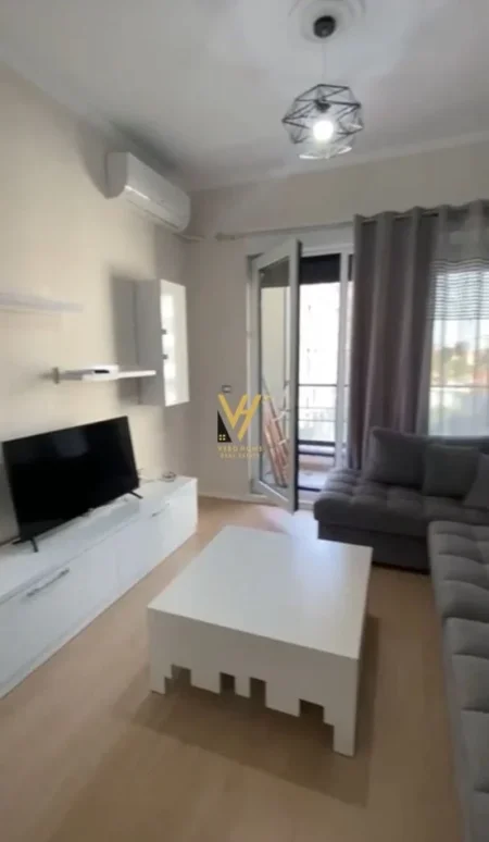 Tirane, jepet me qera apartament 1+1+Ballkon Kati 6, 60 m² 550 € (21 DHJETORI)