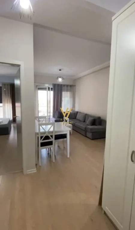 Tirane, jepet me qera apartament 1+1+Ballkon Kati 6, 60 m² 550 € (21 DHJETORI)