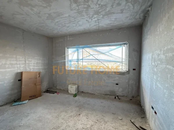 Tirane, shitet apartament duplex 3+1 Kati 1, 230 m² 380.000 € 