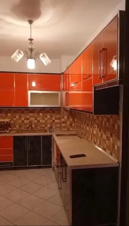 Tirane, jepet me qera apartament 2+1+Ballkon Kati 3, 85 m² 420 € 