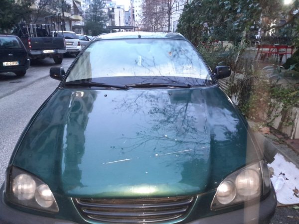 Tirane, shes makine Toyota Avensis / Benzin+Gaz,1000 euro i diskutueshem
