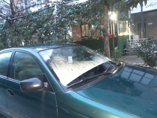 Tirane, shes makine Toyota Avensis / Benzin+Gaz,1000 euro i diskutueshem