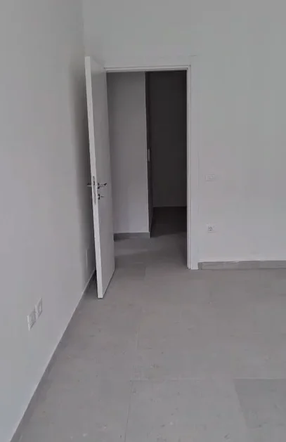 Tirane, jepet me qera zyre Kati 4, 95 m² 60.000 € (LIQENI I THATE)
