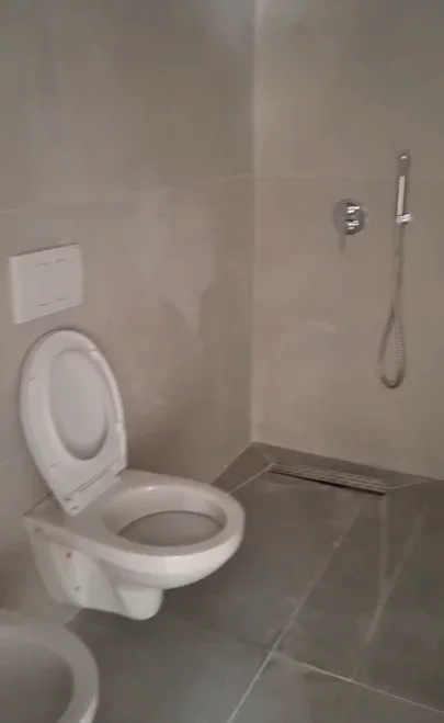 Tirane, jepet me qera zyre Kati 4, 95 m² 60.000 € (LIQENI I THATE)