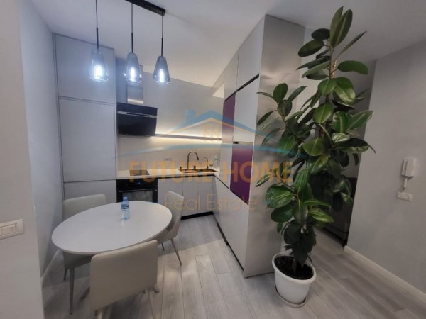 Tirane, jepet me qera apartament 2+1 Kati 5, 72 m² 1.300 € 