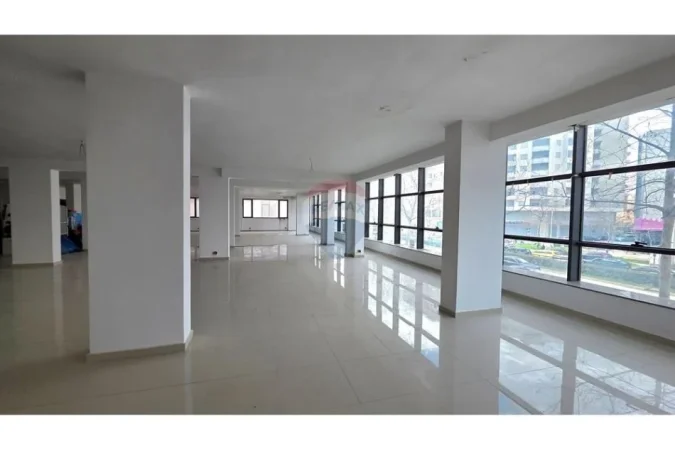 Vlore, shitet ambjent biznesi Kati 1, 436 m² (TRANSBALLKANIKE, VLORË)