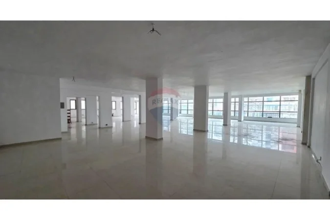 Vlore, shitet ambjent biznesi Kati 1, 436 m² (TRANSBALLKANIKE, VLORË)