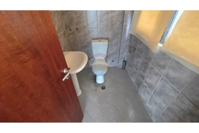 Vlore, shitet ambjent biznesi Kati 1, 436 m² (TRANSBALLKANIKE, VLORË)