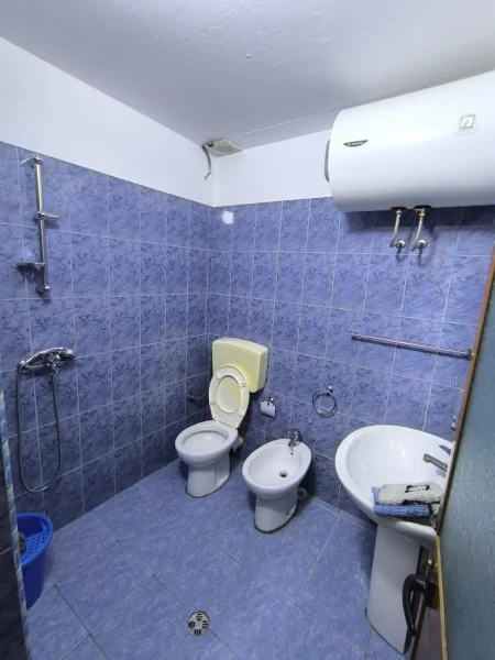 Tirane, jepet me qera apartament 1+1 Kati 1, 55 m² 38.000 leke