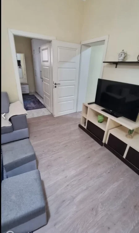 Tirane, jepet me qera apartament 2+1 , 85 m² 600 € 