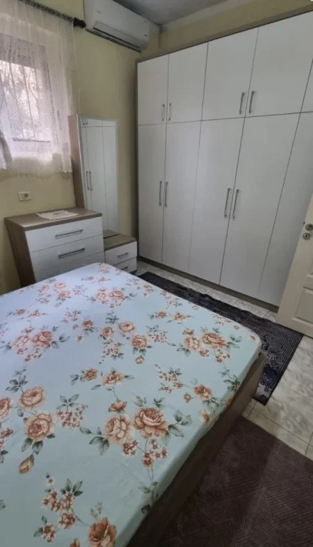 Tirane, jepet me qera apartament 2+1 , 85 m² 600 € 