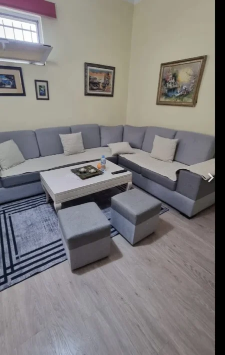 Tirane, jepet me qera apartament 2+1 , 85 m² 600 € 