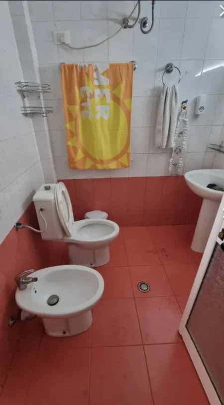 Tirane, jepet me qera apartament 2+1 , 85 m² 600 € 