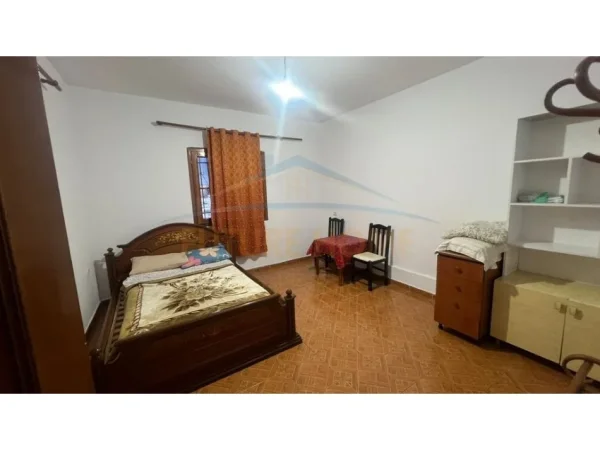 Tirane, jepet me qera garsonier 1+1 Kati 2, 27 m² 155 € 