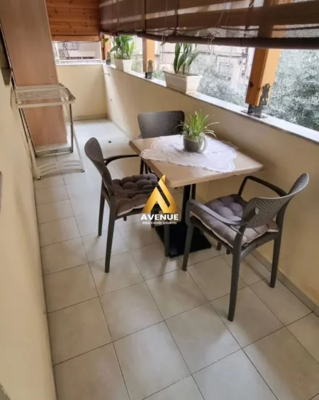 Tirane, jepet me qera apartament 2+1+Ballkon Kati 2, 85 m² 510 € (21 Dhjetori)