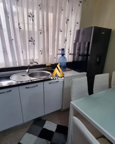 Tirane, jepet me qera apartament 2+1+Ballkon Kati 2, 85 m² 510 € (21 Dhjetori)