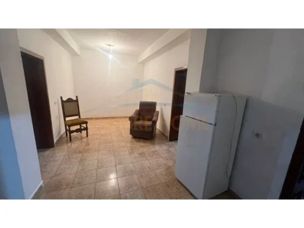 Tirane, jepet me qera apartament 2+1 Kati 1, 75 m² 320 € 