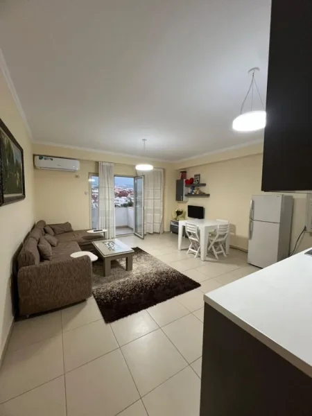 Tirane, jepet me qera apartament 2+1+Ballkon Kati 5, 95 m² 500 € 