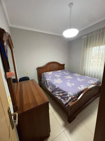 Tirane, jepet me qera apartament 2+1+Ballkon Kati 5, 95 m² 500 € 
