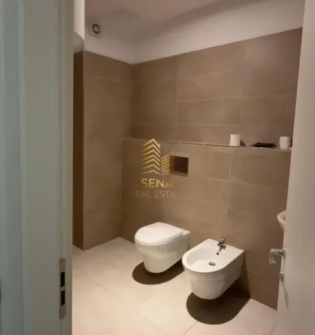 Tirane, jepet me qera ambjent biznesi Kati 2, 60 m² 550 € (Shkolla e Kuqe)