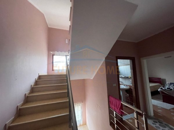 Tirane, shitet Vile 4+1+Aneks+Ballkon Kati 0, 400 m² 480.000 € 