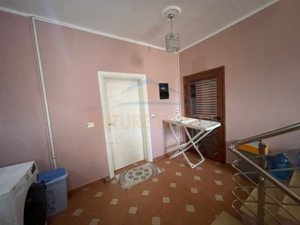 Tirane, shitet Vile 4+1+Aneks+Ballkon Kati 0, 400 m² 480.000 € 
