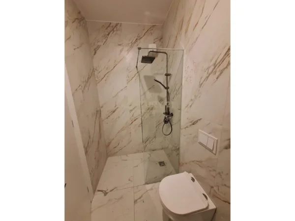 Tirane, jepet me qera apartament 1+1 Kati 1, 52 m² 650 € (sheshi willson tirana e re)