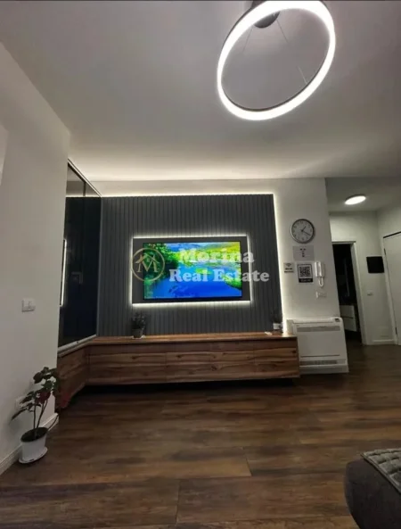 Tirane, jepet me qera apartament 1+1 Kati 4, 54 m² 700 € (Komuna e Parisit)