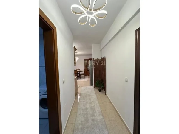 Tirane, jepet me qera apartament 2+1+Ballkon Kati 3, 99 m² 650 € (laprake dritan hoxha)