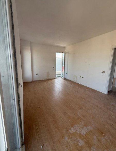 Tirane, shitet apartament 2+1+Ballkon Kati 8, 128 m² 128.500 € 