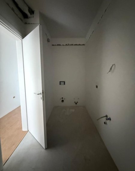 Tirane, shitet apartament 2+1+Ballkon Kati 8, 128 m² 128.500 € 