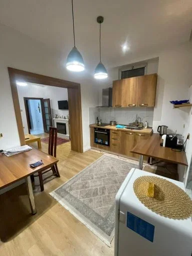 Tirane, jepet me qera apartament 1+1+Aneks+Ballkon Kati 2, 72 m² 600 € (ish blloku)