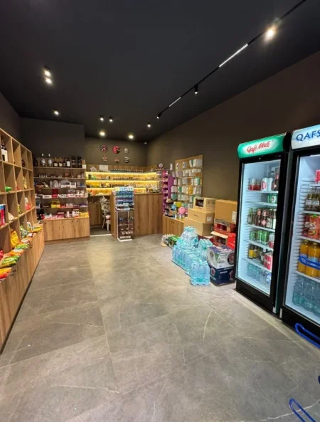 Tirane, shitet dyqan Kati 0, 30 m² 150.000 € (KOMUNA E PARISIT)