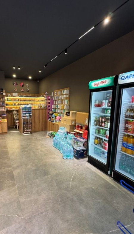 Tirane, shitet dyqan Kati 0, 30 m² 150.000 € (KOMUNA E PARISIT)