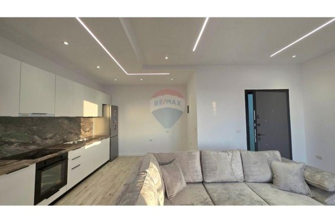 Vlore, shitet apartament 1+1 Kati 9, 82 m² 125.000 € (DUSH STRATI, PALESTRA E MUNDJES, VLORË)
