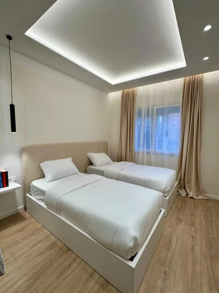 Tirane, jepet me qera apartament 2+1 Kati 2, 70 m² 700 € (XHAMIA E TABAKEVE)